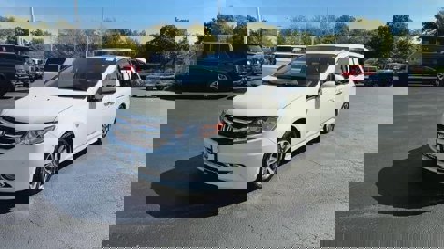 Used 2015 Honda Odyssey Touring Elite image 3