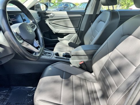 Certified 2024 Volkswagen Jetta SE image 17