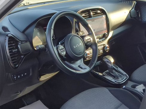 Used 2023 Kia Soul EX image 2