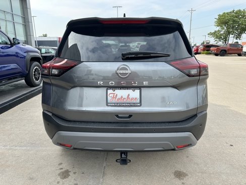 Used 2023 Nissan Rogue S image 3