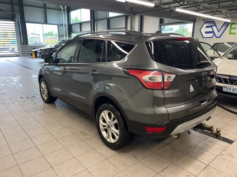 Used 2017 Ford Escape SE w/ Equipment Group 201A image 5