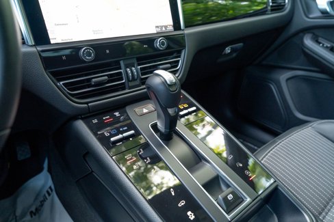 Certified 2023 Porsche Macan Turbo image 30