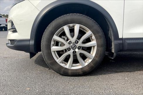 Used 2022 Nissan Rogue Sport S image 2