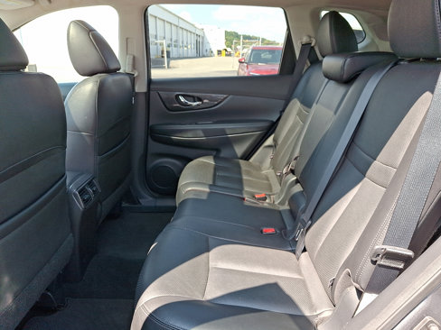 Used 2016 Nissan Rogue SL w/ SL Premium Package image 10