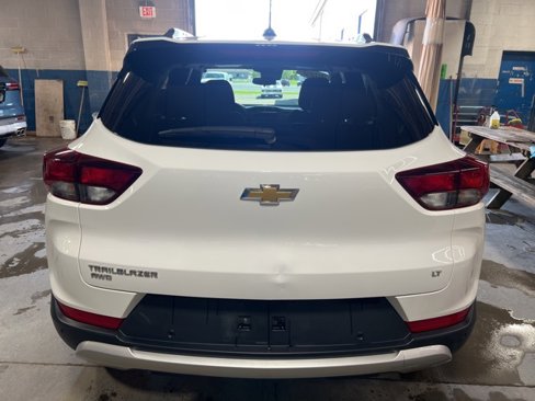 Used 2022 Chevrolet TrailBlazer LT w/ Driver Confidence Package image 4