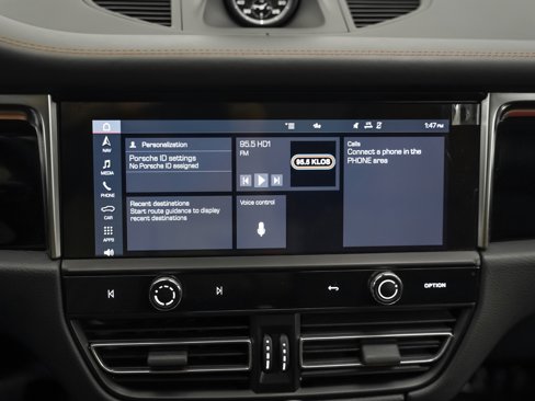 Certified 2023 Porsche Macan image 23
