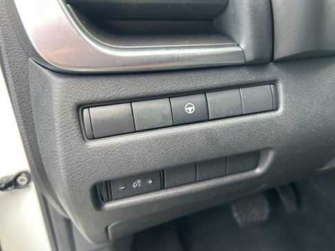 Used 2023 Nissan Rogue SV image 18