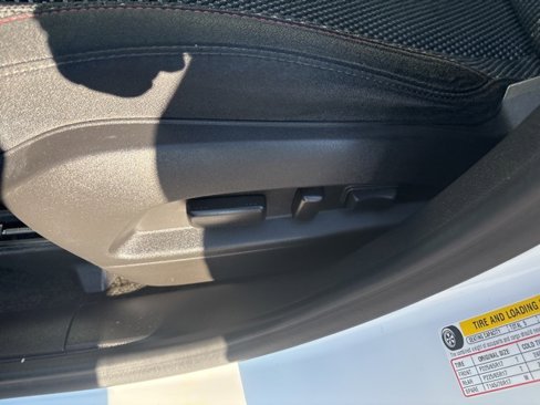 Used 2017 Chevrolet Equinox LT w/ Convenience Package image 12