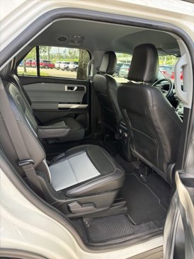 Used 2022 Ford Explorer XLT w/ Equipment Group 202A image 3
