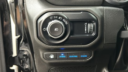 Used 2023 Jeep Wrangler Unlimited Sahara image 30