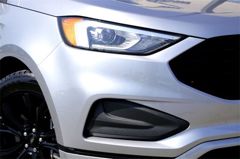 Used 2022 Ford Edge SE w/ Black Appearance Package image 3