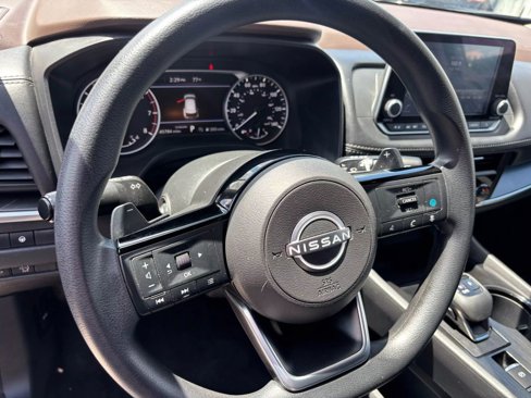 Used 2023 Nissan Rogue SV image 9