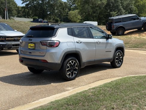 Used 2021 Jeep Compass Trailhawk image 5
