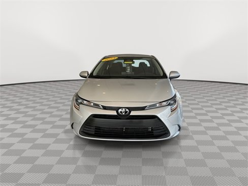 Used 2023 Toyota Corolla LE image 4