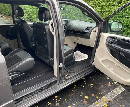 Used 2017 Dodge Grand Caravan SXT image 7