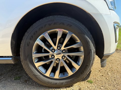 Used 2018 Ford Expedition Limited w/ Equipment Group 301A image 12