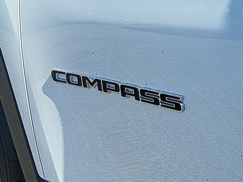 New 2025 Jeep Compass Latitude image 24