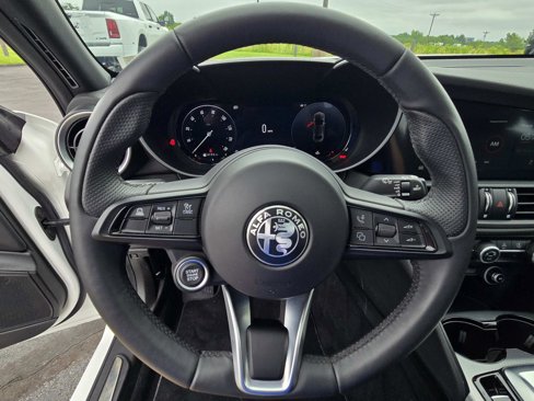 Used 2024 Alfa Romeo Giulia Ti image 21