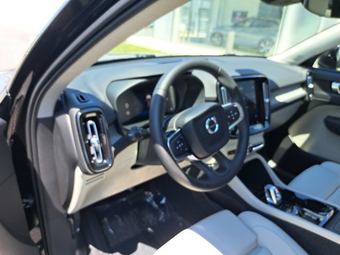 New 2025 Volvo XC40 B5 Plus w/ Climate Package image 5