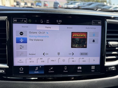 Used 2023 Chrysler Pacifica Touring-L image 18