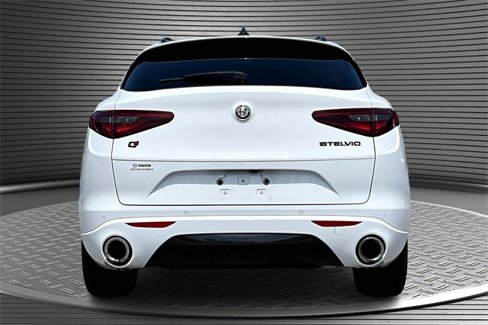 Used 2021 Alfa Romeo Stelvio Ti w/ Nero Edizione image 5