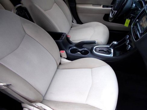 Used 2011 Chrysler 200 Touring image 20