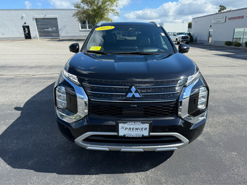 Used 2022 Mitsubishi Outlander SEL image 2