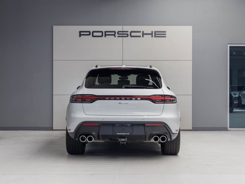 Certified 2024 Porsche Macan image 6