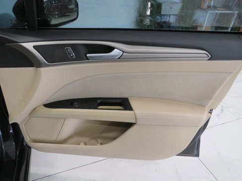 Used 2014 Ford Fusion SE image 21