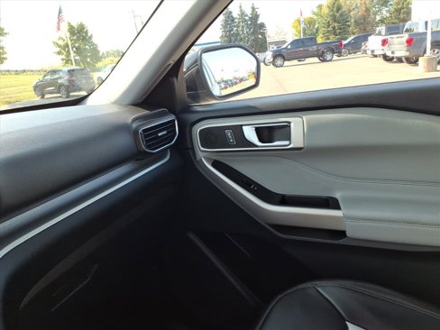 Used 2023 Ford Explorer XLT w/ Equipment Group 202A image 21