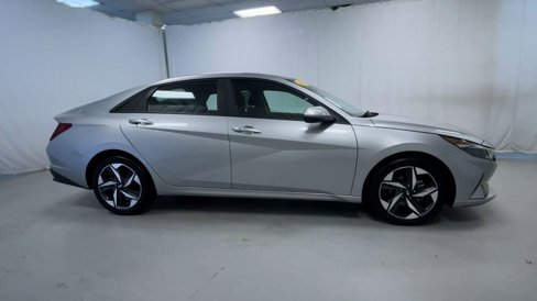 Used 2023 Hyundai Elantra SEL w/ Convenience Package image 2