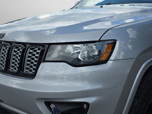 Used 2019 Jeep Grand Cherokee Altitude image 36