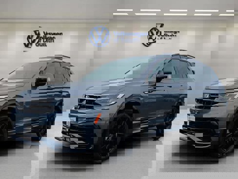 Certified 2022 Volkswagen Tiguan SE R-Line image 1