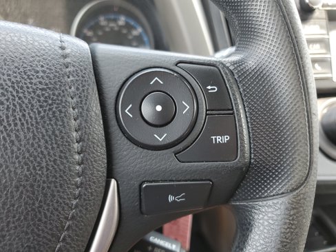 Used 2018 Toyota RAV4 LE image 18