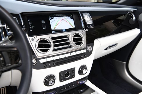 Used 2020 Rolls-Royce Dawn image 18