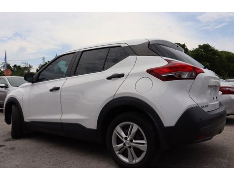 Used 2020 Nissan Kicks S image 4