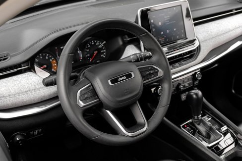 Used 2022 Jeep Compass Latitude image 4