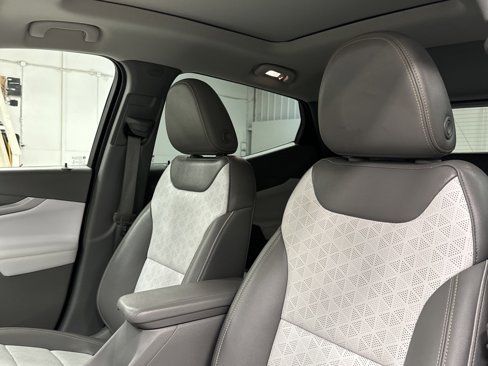 Used 2023 Chevrolet Bolt EUV Premier w/ Sun & Sound Package image 8