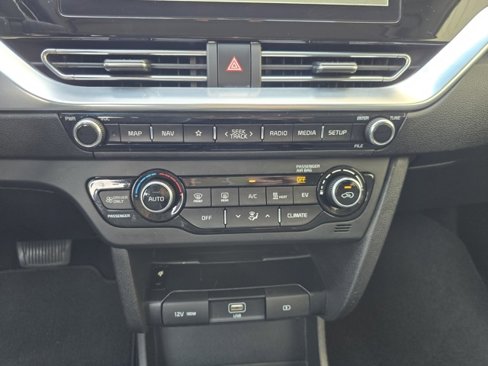 Used 2022 Kia Niro EX image 29