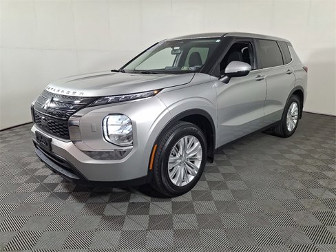 Used 2024 Mitsubishi Outlander ES image 6