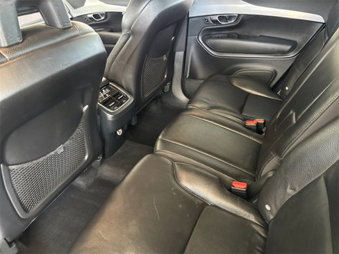 Certified 2022 Volvo XC60 T8 Inscription w/ Advanced Package image 11