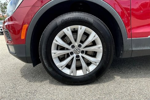 Used 2018 Volkswagen Tiguan SE w/ Panoramic Sunroof Package image 13