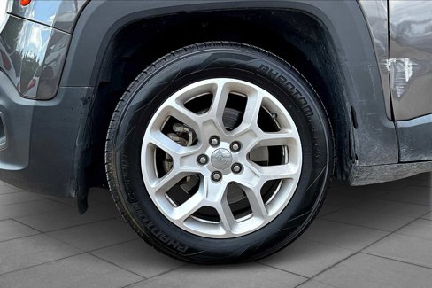Used 2018 Jeep Renegade Latitude image 10