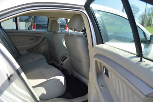 Used 2018 Ford Taurus SEL w/ Equipment Group 201A image 20