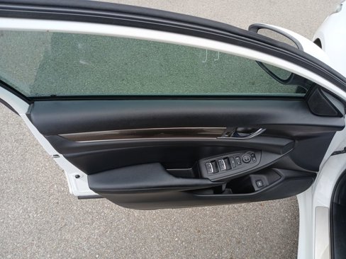 Used 2018 Honda Accord Sport image 23