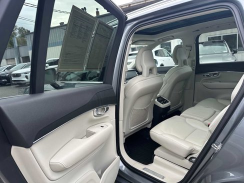 Used 2020 Volvo XC90 T5 Momentum w/ Protection Package Premier image 16