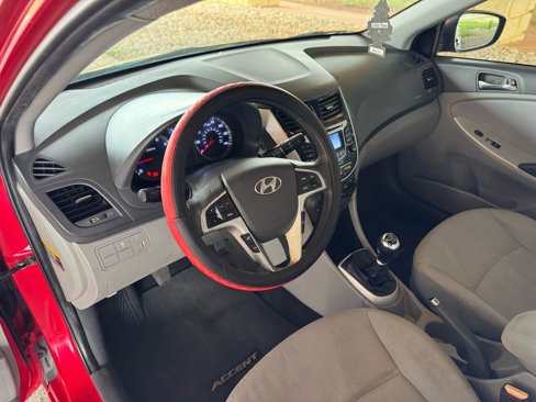 Used 2013 Hyundai Accent SE image 10