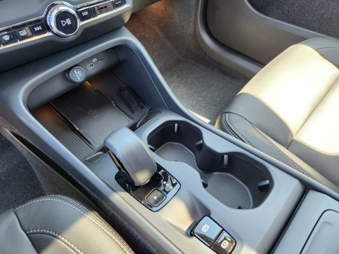 New 2025 Volvo XC40 B5 Core w/ Protection Package image 29