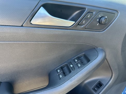 Used 2016 Volkswagen Jetta S image 9