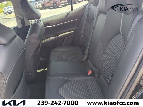 Used 2021 Toyota Camry SE image 11